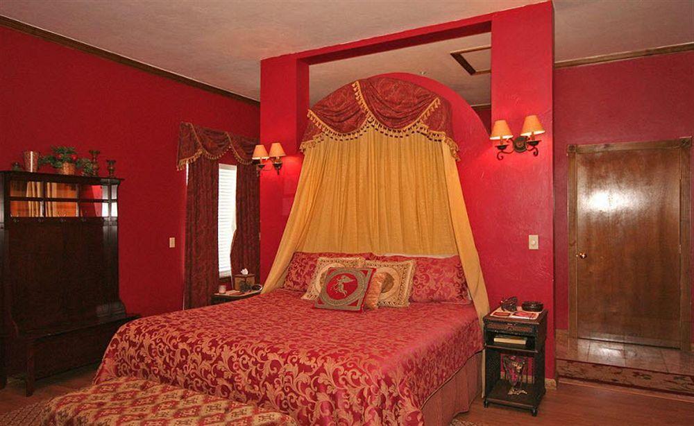 The Whispering Pines Inn Norman Esterno foto