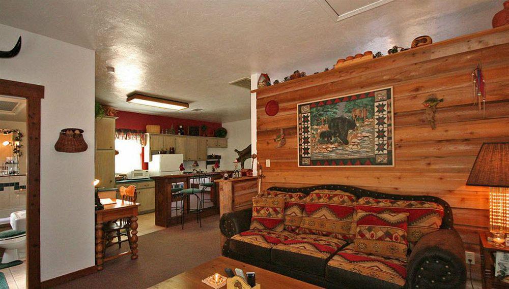 The Whispering Pines Inn Norman Esterno foto
