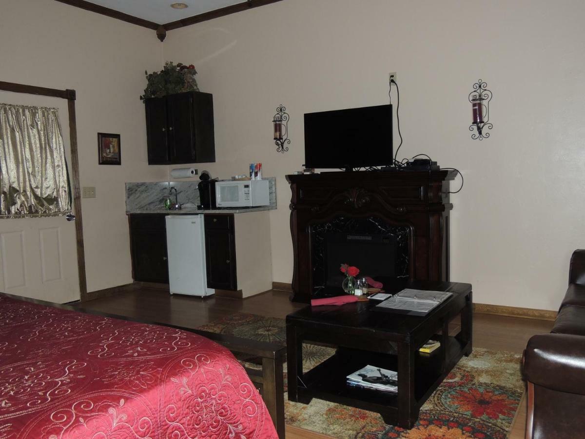 The Whispering Pines Inn Norman Esterno foto