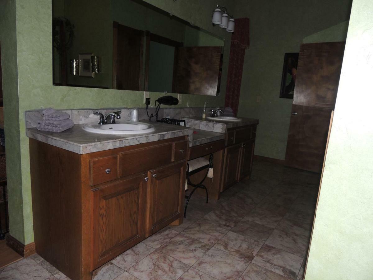 The Whispering Pines Inn Norman Esterno foto