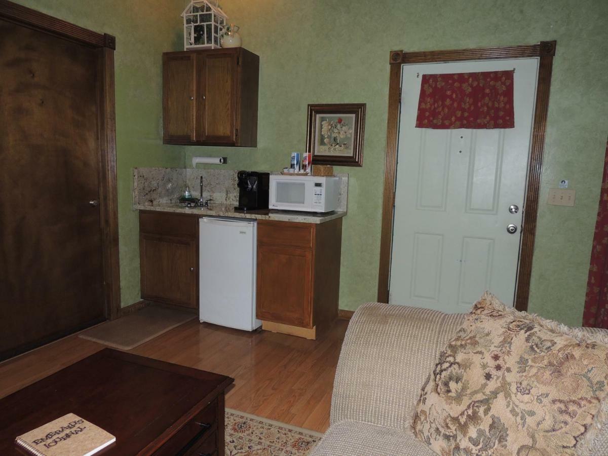 The Whispering Pines Inn Norman Esterno foto