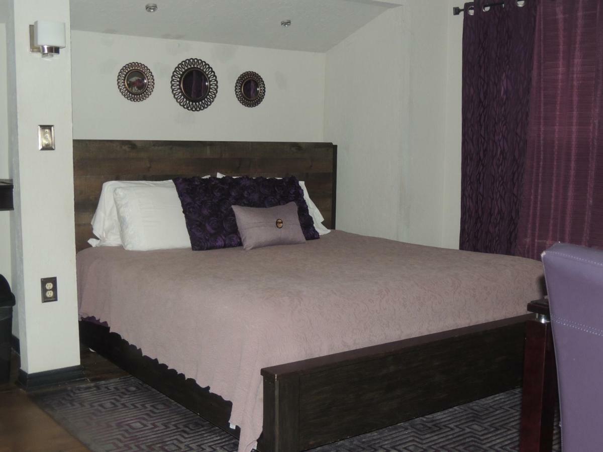 The Whispering Pines Inn Norman Esterno foto