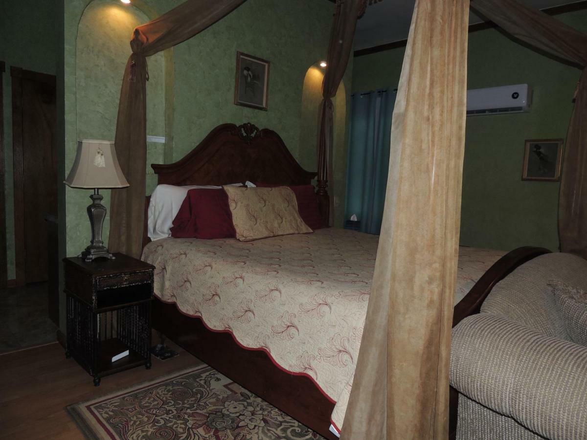 The Whispering Pines Inn Norman Esterno foto