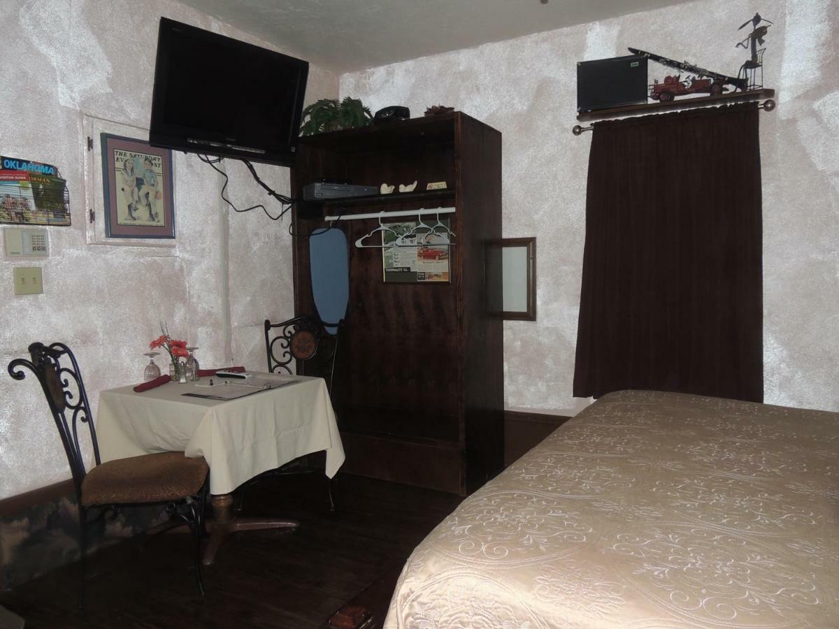 The Whispering Pines Inn Norman Esterno foto