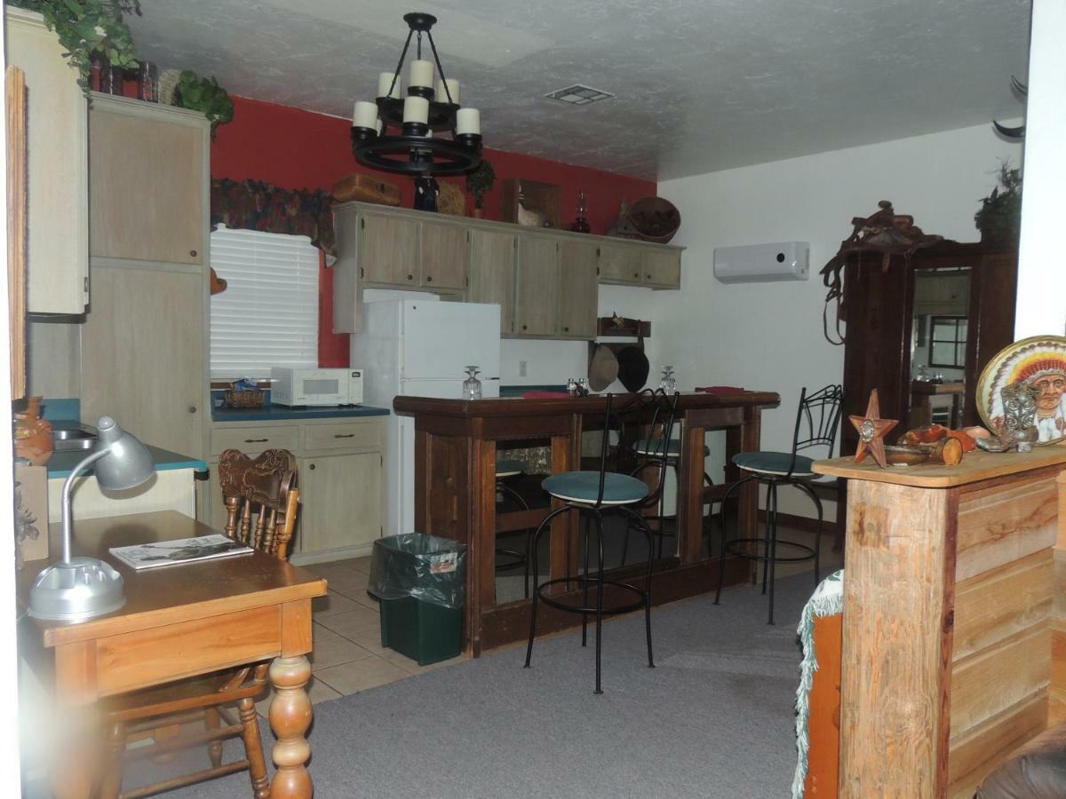 The Whispering Pines Inn Norman Esterno foto