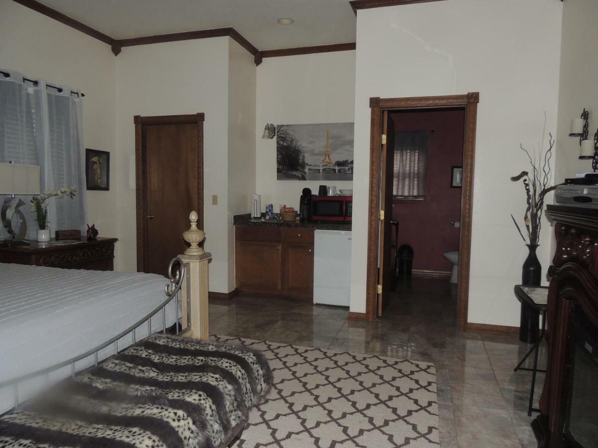 The Whispering Pines Inn Norman Esterno foto