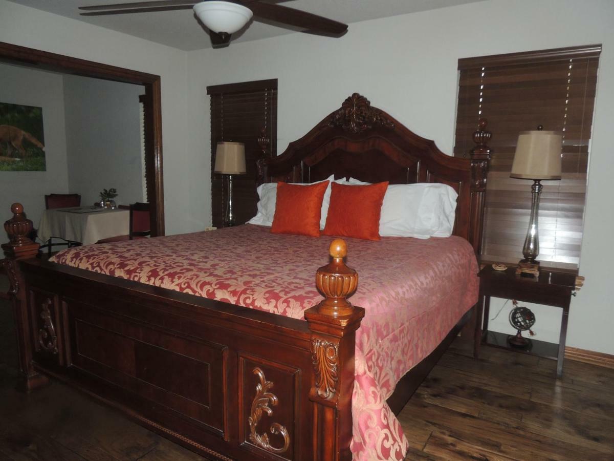 The Whispering Pines Inn Norman Esterno foto