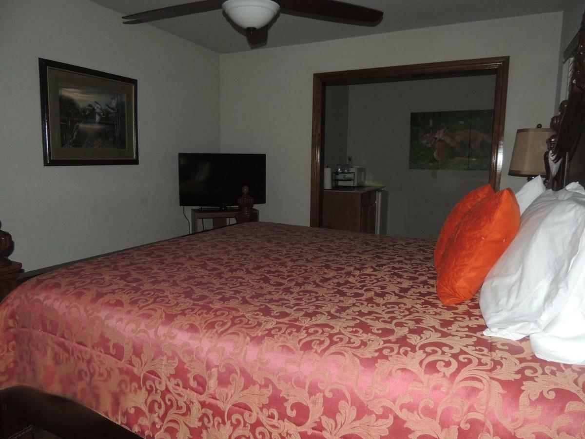 The Whispering Pines Inn Norman Esterno foto