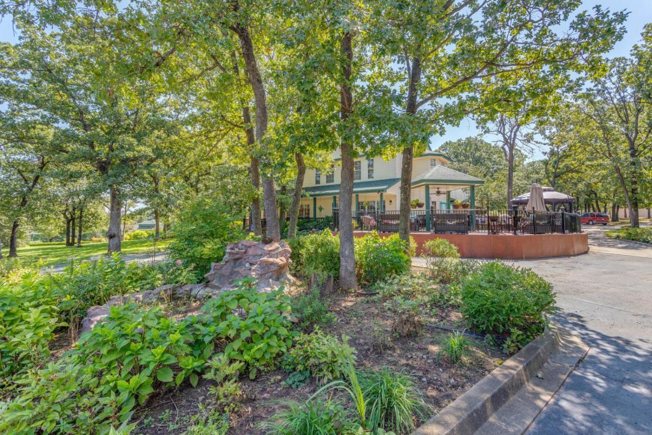 The Whispering Pines Inn Norman Esterno foto