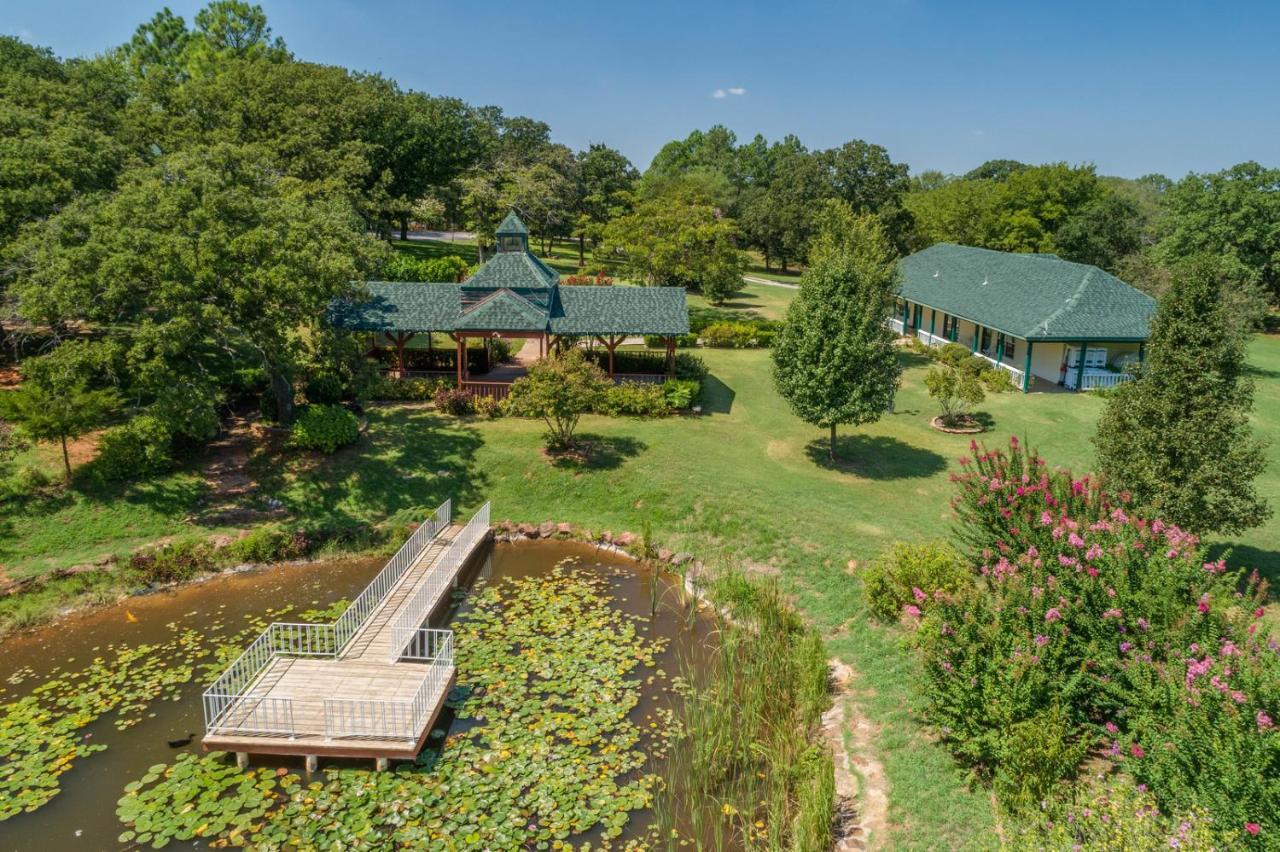 The Whispering Pines Inn Norman Esterno foto